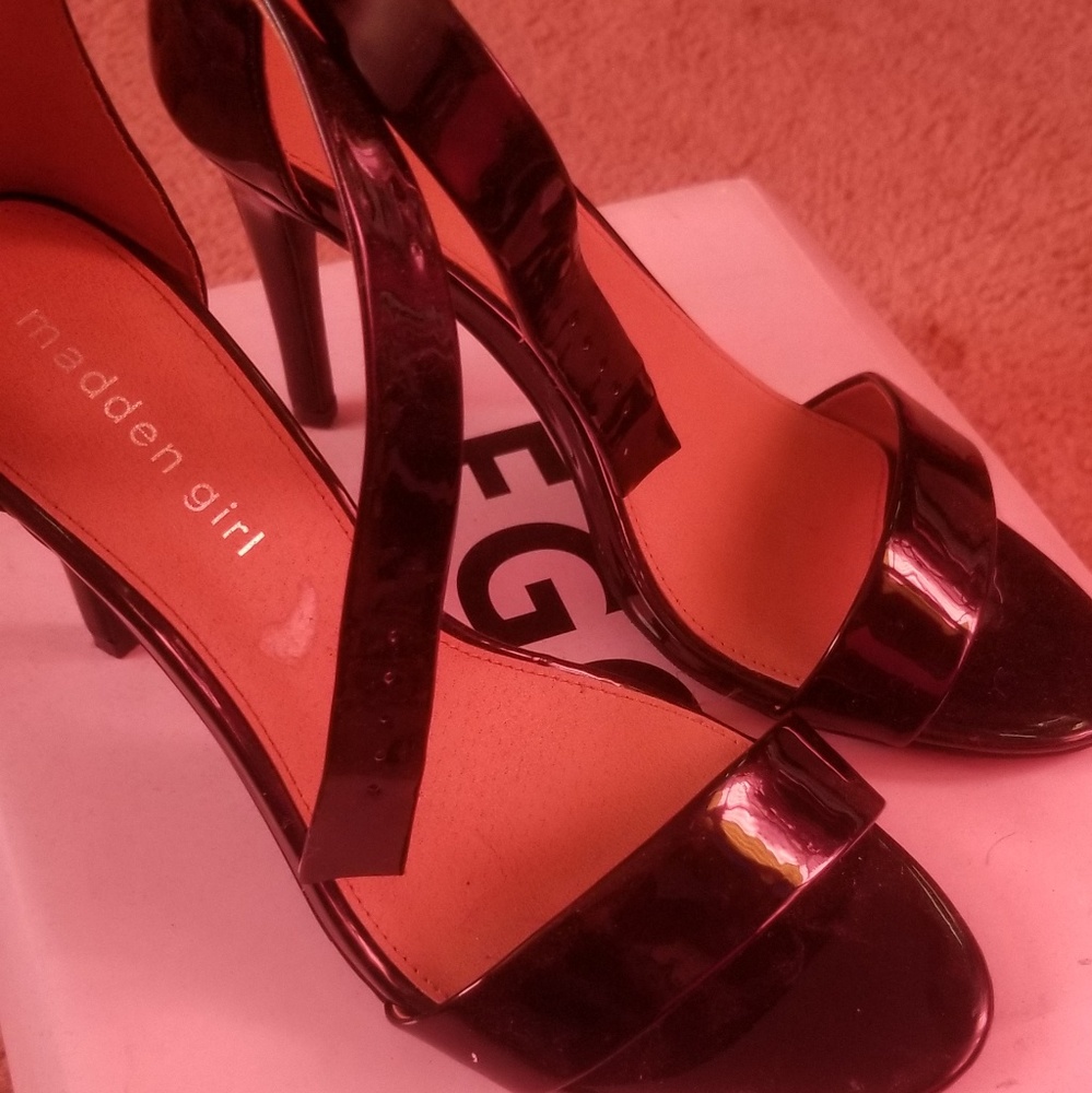 Heels - Picture 2 of 5